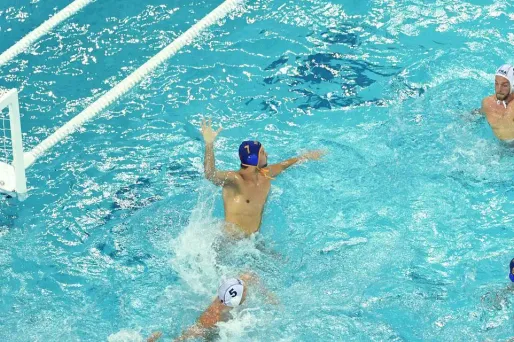 Les Bleus (bonnets blancs) ont subi la loi du Monténégro.
