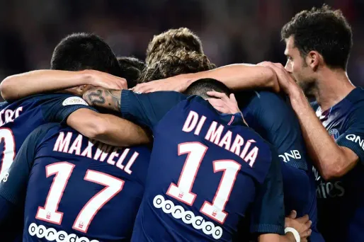 Grâce à cette victoire, les Parisiens reprennent provisoirement la tête du championnat avant les matches de mercredi.