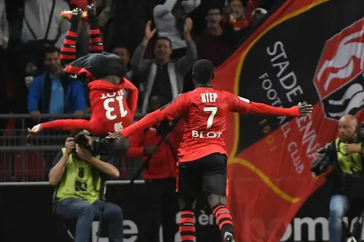 Grâce à leur victoire, les Rennais remontent à la 8e place du classement, quand Marseille stagne à la 15e position.