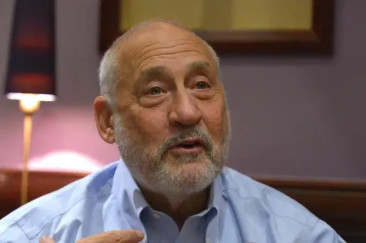 Le prix Nobel quitte le comité.