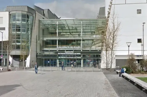 L'homme "a été repéré en raison de son comportement suspect par un étudiant qui a prévenu la police".