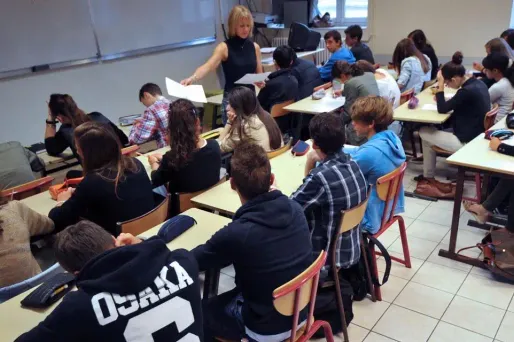 LA QUESTION D'EUROPE SOIR - Pensez-vous qu'il faut rallonger la durée de la scolarité obligatoire ?