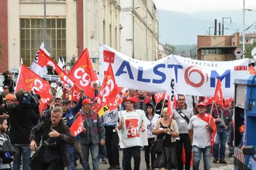 A Belfort, les manifestants contre la Loi Travail ont symboliquement démarré leur défilé au pied de l'usine Alstom.
