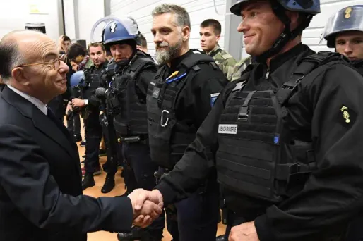 Bernard Cezeneuve, membre du Psig-sabre crédit : DAMIEN MEYER / AFP - 1280