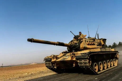 Des chars turcs sont entrés en Syrie, ouvrant un nouveau front