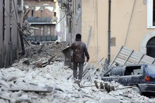 Le séisme en Italie a fait près de 300 morts.