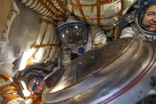 Partis de la station à bord d'une capsule russe Soyouz, les trois hommes se sont posés au sud-est de Zhezkazgan.