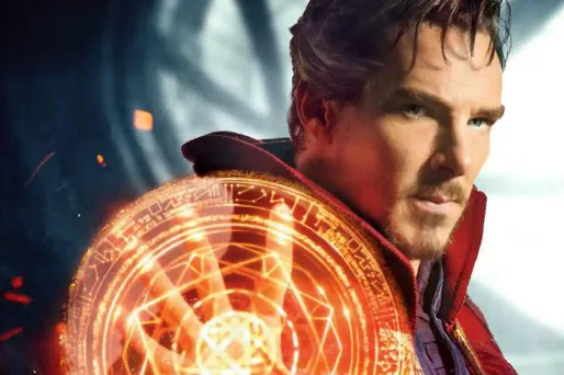 Benedict Cumberbatch incarne le Docteur Strange, spécialiste des arts mystiques.