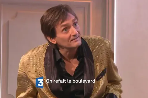 Pierre Palmade a réuni autour de lui des dizaines de comédiens qui revisitent les pièces de boulevard les plus connues.
