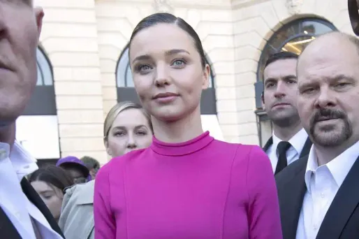 États-Unis : un homme inculpé pour tentative de meurtre au domicile de la top model Miranda Kerr