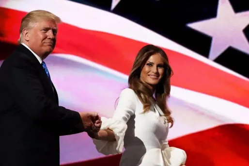 La femme de Trump réfute un passé d'escort-girl et réclame 150 millions de dollars au "Daily Mail"