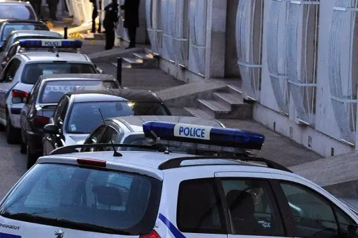 Marseille : ils jettent par la fenêtre... des sacs de drogue