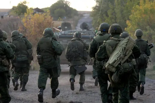 Les accords de Minsk prévoyant un cessez-le-feu sont régulièrement violés par les deux camps.