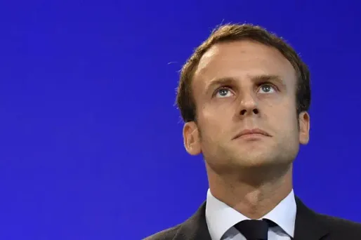 Emmanuel Macron, avec 27%, devance Jean-Luc Mélenchon (22%), Manuel Valls (18%), Arnaud Montebourg (17%) et François Hollande (12%).