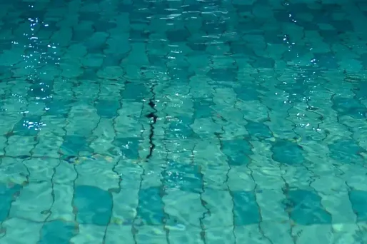 Un kinésithérapeute du centre médical "s'est trompé de bidons en réapprovisionnant en produits chimiques le système de traitement de l'eau de l'espace balnéothérapie. (Illustration)