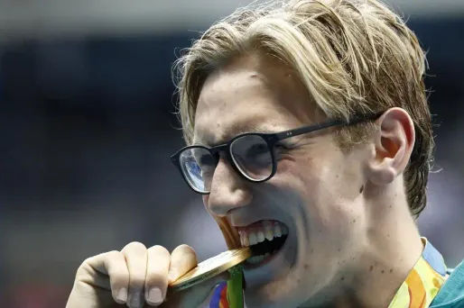 Mack Horton, médaillé d'or aux derniers JO de Rio, s'est fait retirer son grain de beauté sur les conseils de son fan.