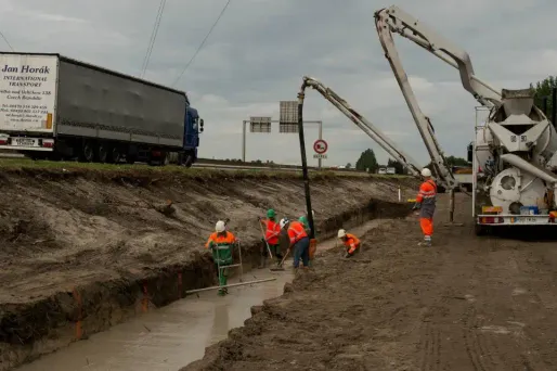 Le mur sera long d'un kilomètre et haut de quatre mètres.