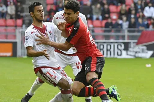 Le Stade Rennais (6e) reste devant Bordeaux (7e) à la différence de buts, à cinq points du podium.