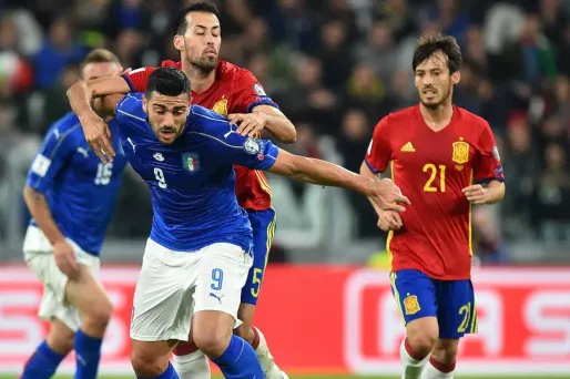 Pas de vainqueur entre l'attaquant italien Graziano Pelle et le milieu de terrain espagnol Sergio Busquets .