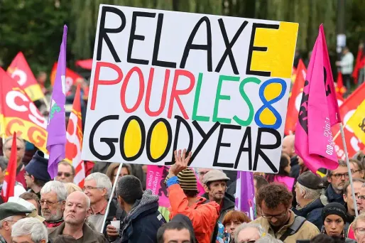 Des milliers de personnes étaient venues soutenir les anciens salariés de Goodyear jugés à Amiens.