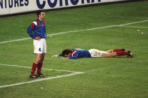 Roche et Blanc face à la Bulgarie en 1993 (1280x640) AFP