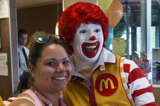 Le clown de McDonald's va devoir limiter ses sorties.