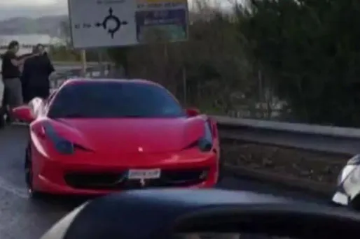 Neymar a perdu le contrôle de sa Ferrari.