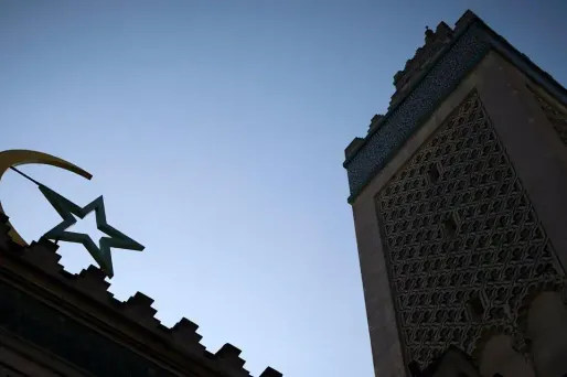 On pouvait lire sur les inscriptions "Vive la France", "Salafistes dehors, fini les attentat" (sic).