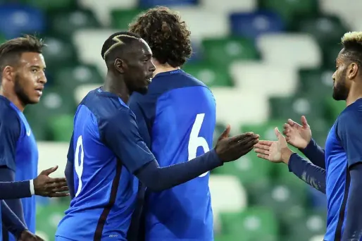 L'attaquant du PSG Jean-Kévin Augustin (numéro 9) a inscrit un doublé contre l'Irlande du Nord.