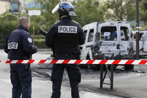 Quatre policiers ont été attaqués au cocktail Molotov, samedi, à Viry-Châtillon.