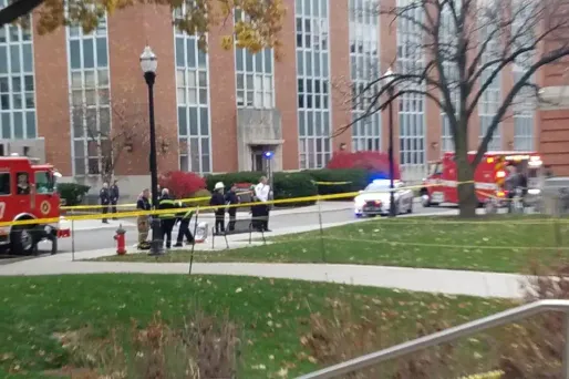 Le suspect serait un homme d'origine somalienne âgé d'une vingtaine d'années, selon les chaînes CBS et NBC.