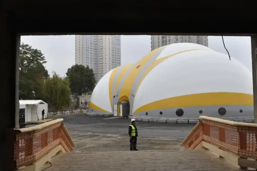 centre humanitaire, porte de la chapelle crédit : ALAIN JOCARD / AFP - 1280