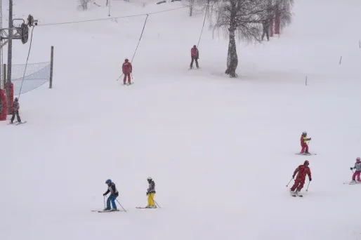 Il dévalait les pentes de ski et a blessé une skieuse : 5 mois avec sursis