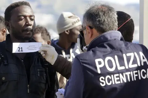 migrants italie 1280