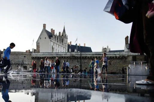 nantes chateau miroir d'eau 1280