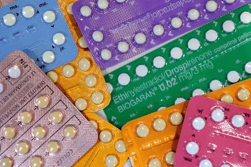 La pilule contraceptive pour femmes est commercialisée depuis les années 1960.