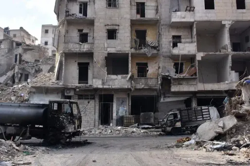 Au milieu du chaos, au moins un charnier a été découvert à Alep, selon les autorités syriennes.