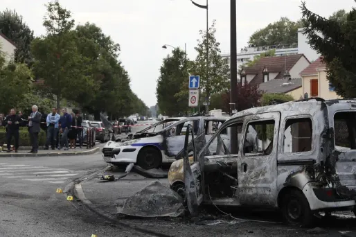 voiture calcinées Viry-Châtillon crédit : THOMAS SAMSON / AFP - 1280