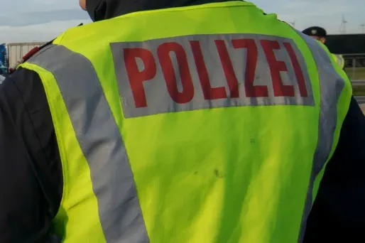 L'enquête doit établir s'il avait oublié de tirer le frein à main, ou si celui-ci a lâché.