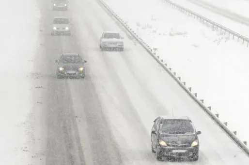 Le conseil départemental a décidé de ne plus déneiger ces routes, dont 350 km se trouvent en dehors des agglomérations, en espérant économiser 300.000 à 500.000 euros par an.