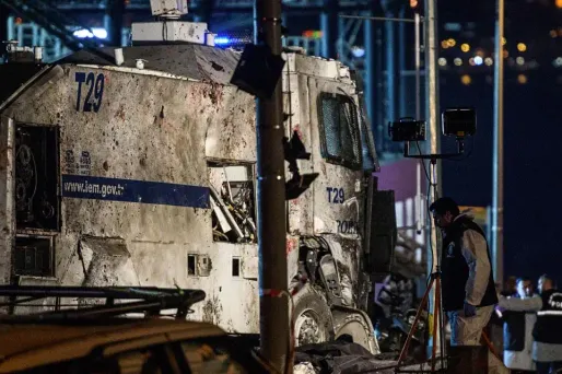 La double explosion a fait au moins 29 morts, samedi à Istanbul.