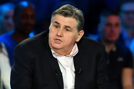 Le "monsieur foot" de la chaîne cryptée était absent de Canal+ depuis la rentrée pour des raisons médicales inconnues.