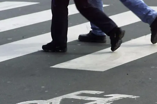 Les deux femmes traversaient la route pour se rendre au restaurant quand elles ont été percutées.
