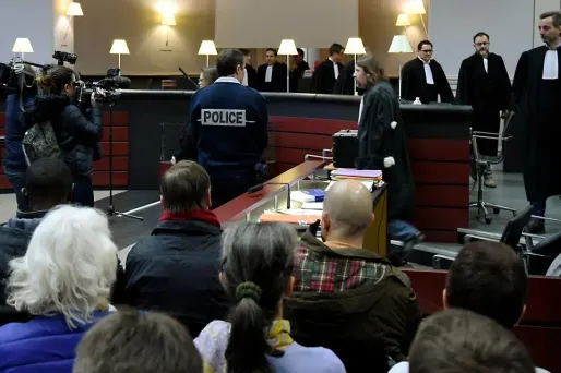 L'ancien instituteur écope de la peine de prison maximale.