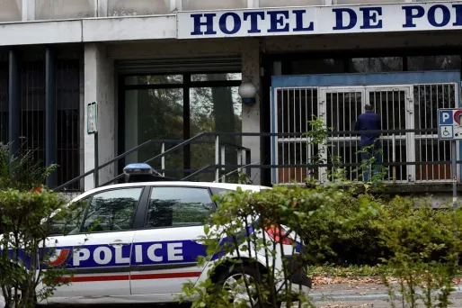 Les quatre hommes avaient dénudé leur ami ivre "pour ne pas qu'il puisse prendre sa voiture et partir".