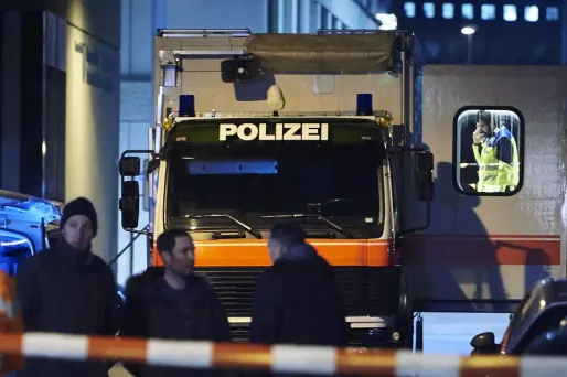 Les enquêteurs ont confirmé que le corps retrouvé dans la soirée près du lieu de la fusillade était bien celui du tireur.