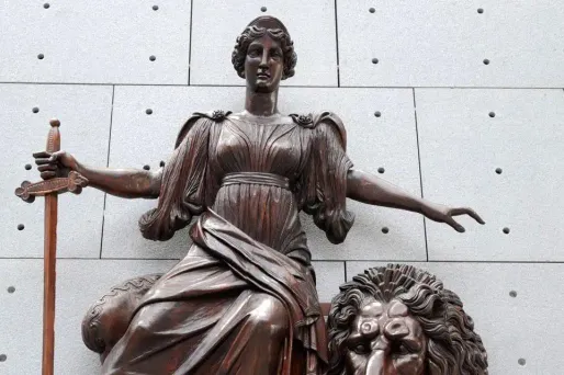 Le docteur a été condamné à 18 mois de prison avec sursis.