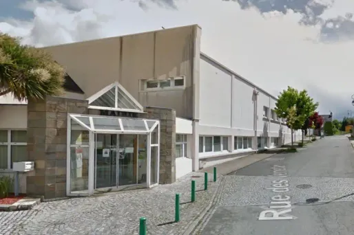 L'homme s'en est pris à la mairie de Monterblanc.