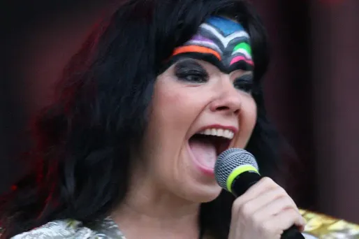 Piratage : Björk avance la sortie de son nouvel album Vulnicura