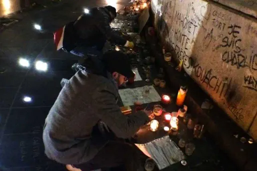 Place de la République, ils veillent sur l"esprit du 11 janvier"